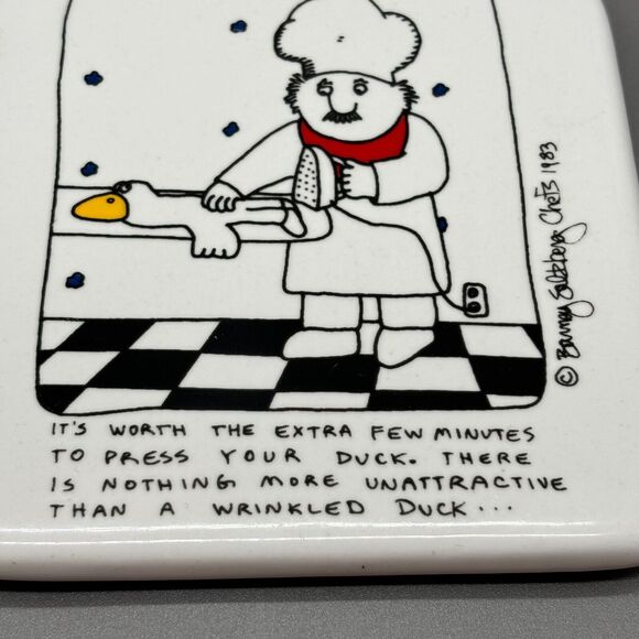 Barney Saltzberg Chefs Trivet "Press Your Duck" Vintage 1983 Signed Ceramic - Picture 3 of 7